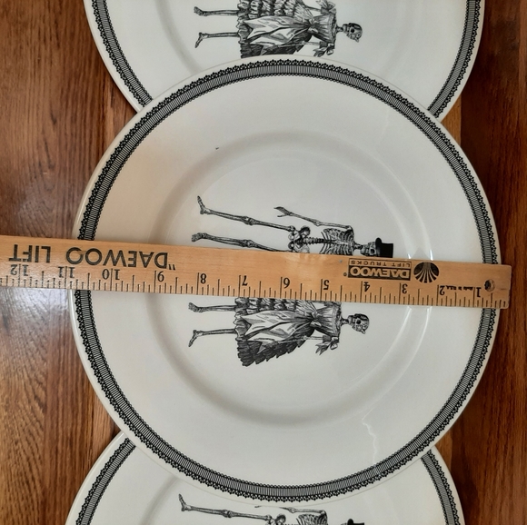 Victorian 11" Skeleton Couple plates set of 6 plates & 1 metal basket Halloween - Picture 7 of 16